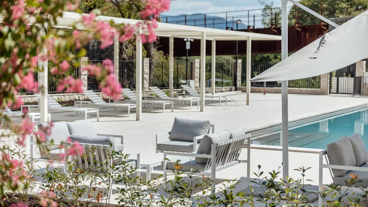 18028 riverside apartments 1