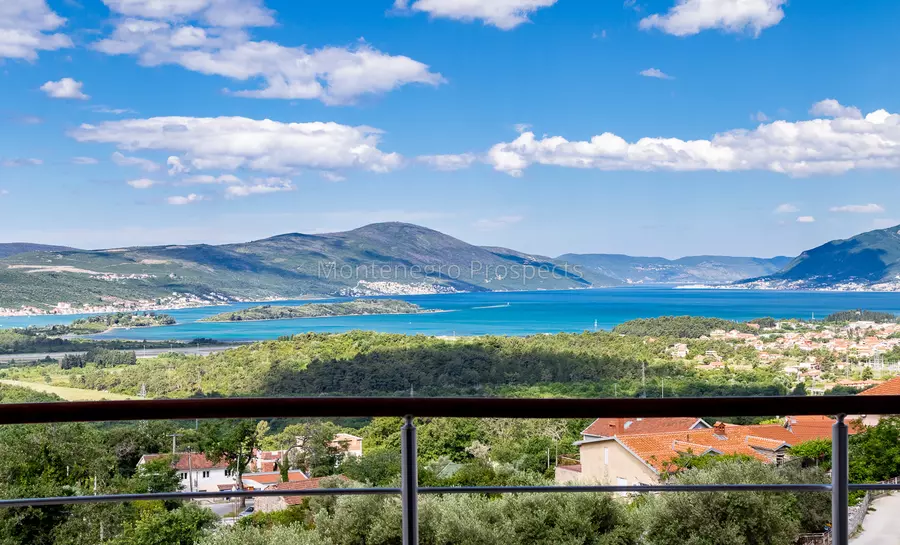 Spacious two bedroom apartment with excellent sea views kavac 13729 3