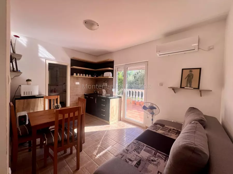 Cosy one bedroom apartment with spacious terrace prcanj 13476 9