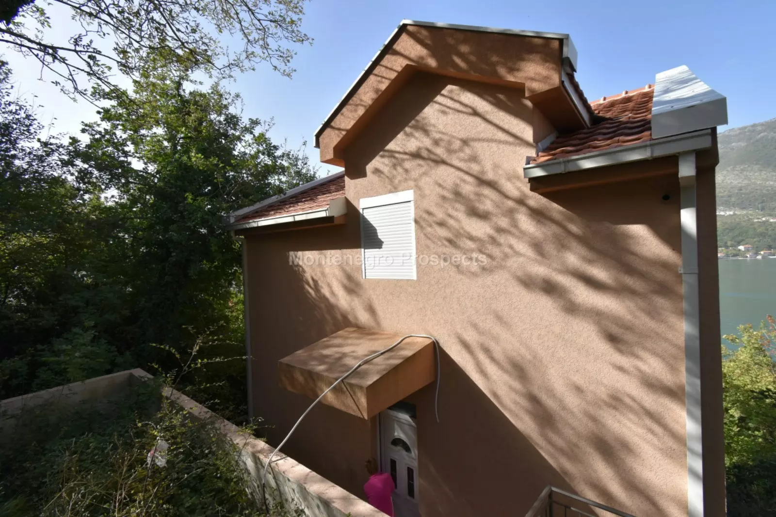 10098 Lepetani kuca na prodaju (1)